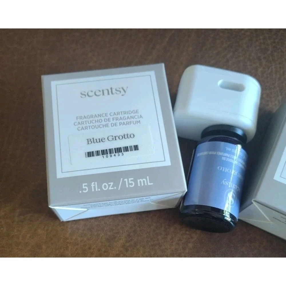 Scentsy Solo Fragrance Cartridge Diffuser Used 40 HRS 2 Cartridges New Open Box